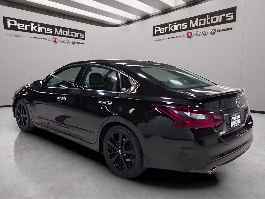 2018 Super Black Clearcoat Nissan Altima 2.5 SR FWD Sedan
