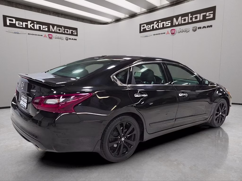 2018 Super Black Clearcoat Nissan Altima 2.5 SR FWD Sedan