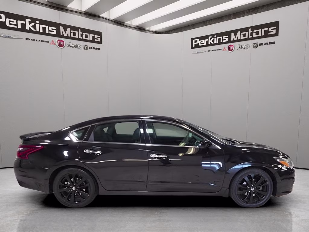 2018 Super Black Clearcoat Nissan Altima 2.5 SR FWD Sedan