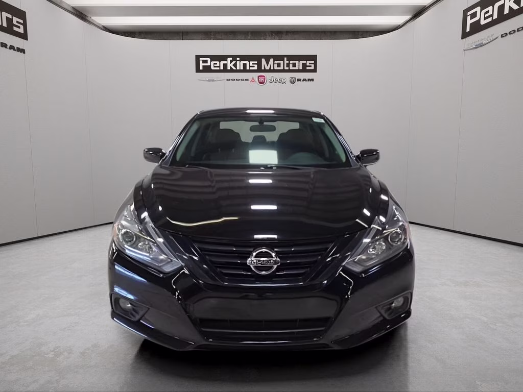2018 Super Black Clearcoat Nissan Altima 2.5 SR FWD Sedan