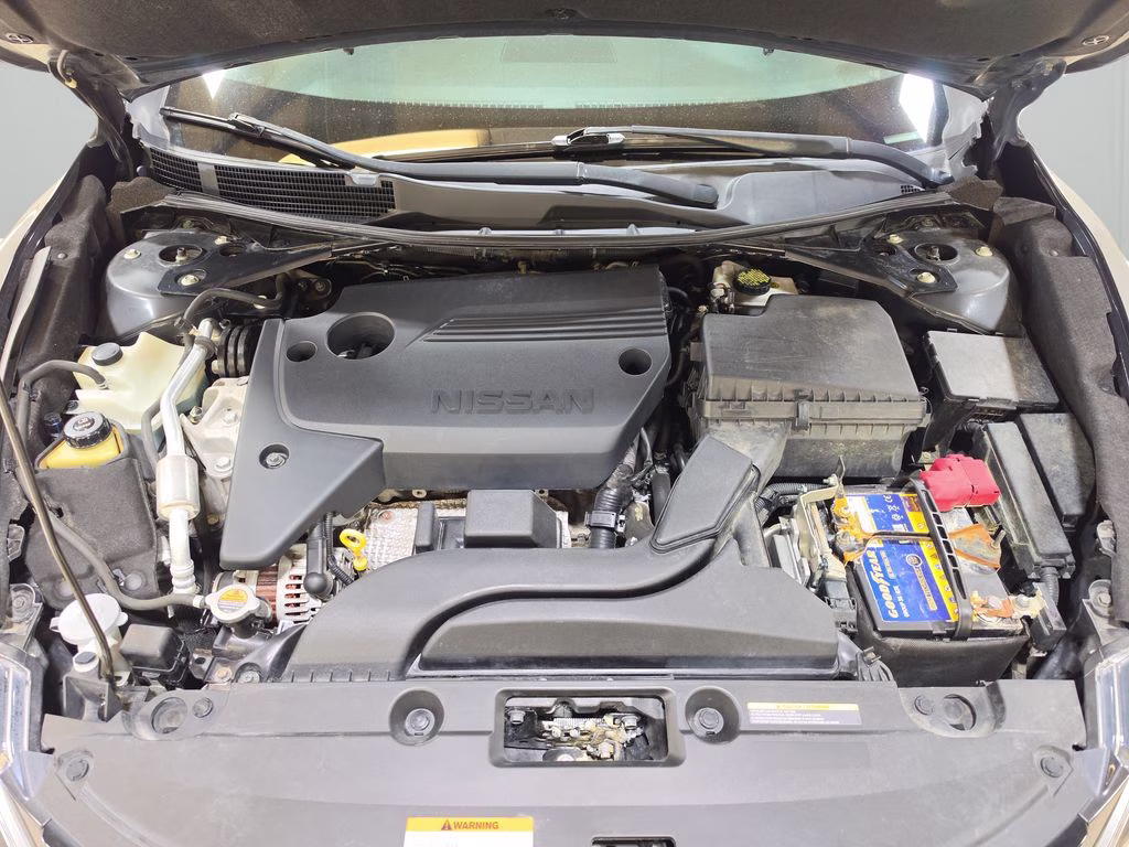 2018 Super Black Clearcoat Nissan Altima 2.5 SR FWD Sedan