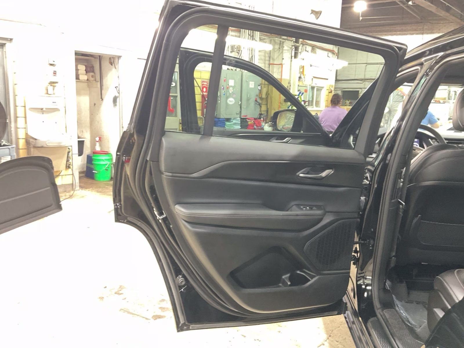 2023 Diamond Black Crystal Pearlcoat Jeep Grand Cherokee L Altitude 4X4 SUV