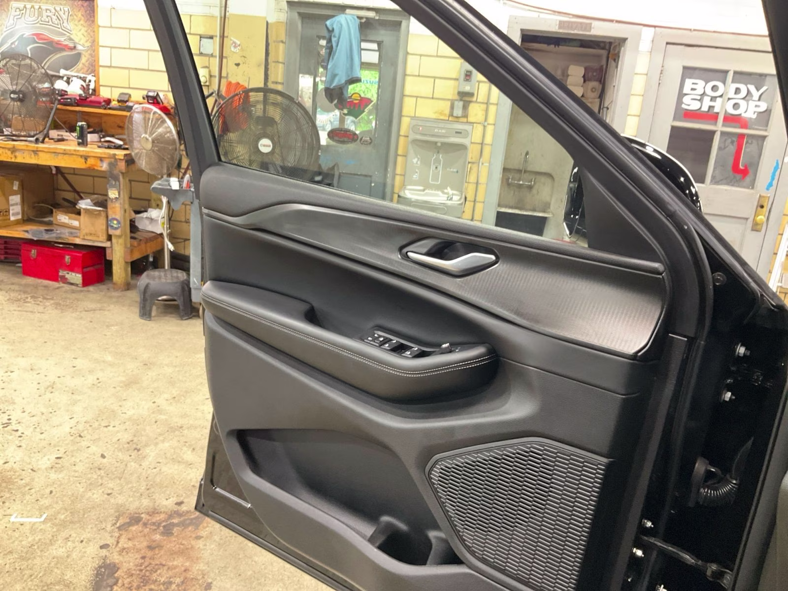 2023 Diamond Black Crystal Pearlcoat Jeep Grand Cherokee L Altitude 4X4 SUV