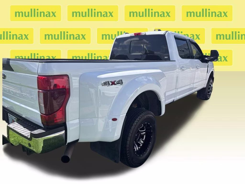 2022 Oxford White Ford Super Duty F-350 DRW Lariat 4X4 Truck