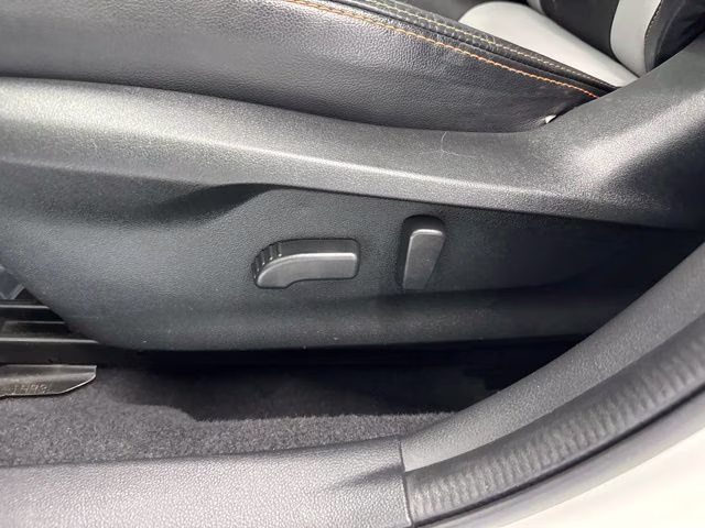 2018 Crystal White Pearl Subaru Crosstrek 2.0i Limited AWD SUV