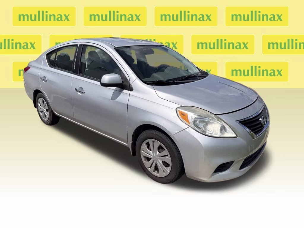 2012 Brilliant Silver Metallic Nissan Versa 1.6 SV FWD Sedan