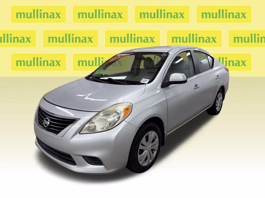 2012 Brilliant Silver Metallic Nissan Versa 1.6 SV FWD Sedan