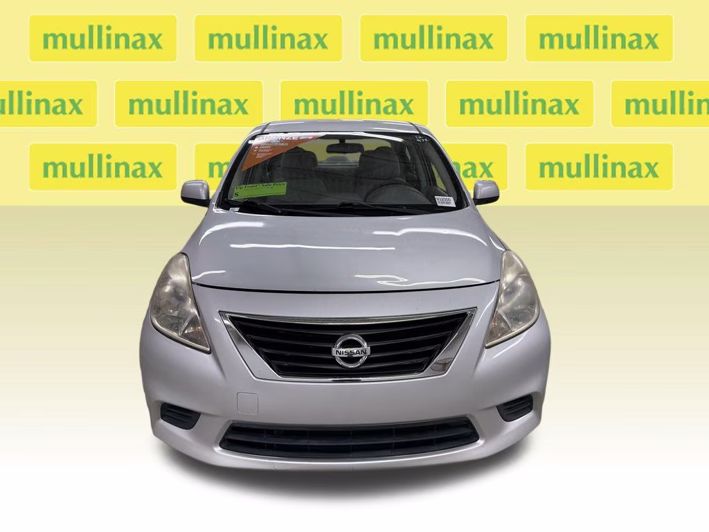 2012 Brilliant Silver Metallic Nissan Versa 1.6 SV FWD Sedan