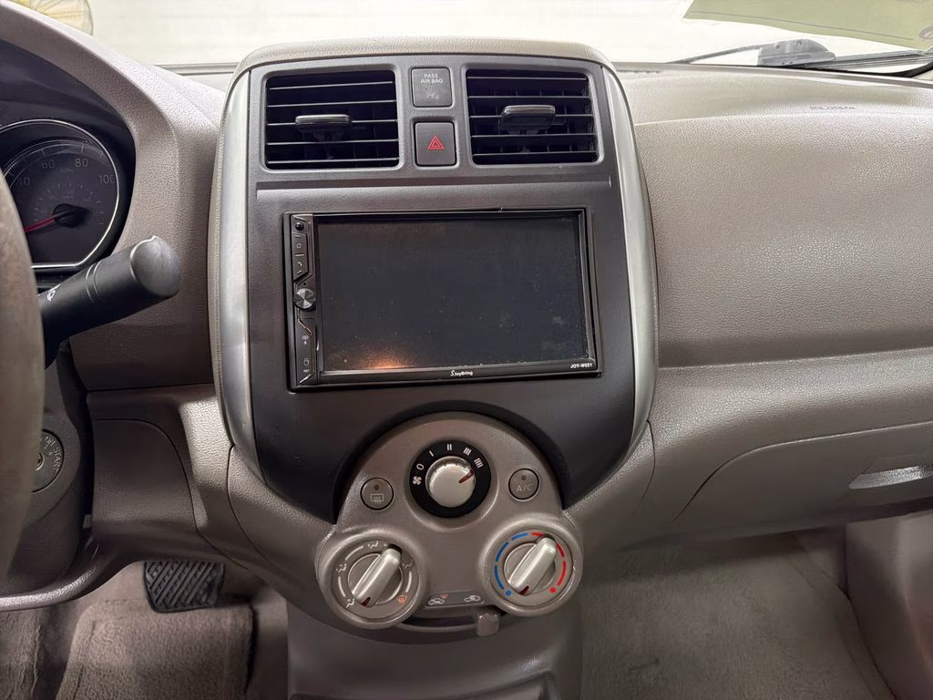 2012 Brilliant Silver Metallic Nissan Versa 1.6 SV FWD Sedan