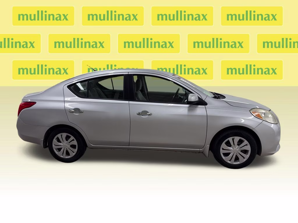 2012 Brilliant Silver Metallic Nissan Versa 1.6 SV FWD Sedan