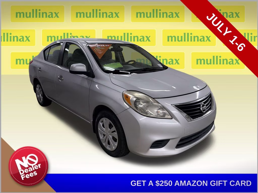 2012 Brilliant Silver Metallic Nissan Versa 1.6 SV FWD Sedan