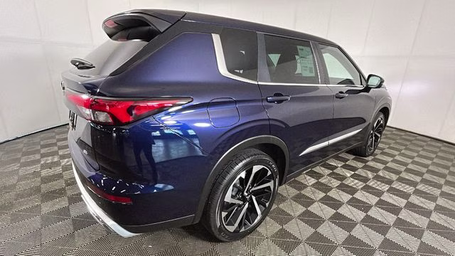 2023 Cosmic Blue Metallic Mitsubishi Outlander SE FWD SUV