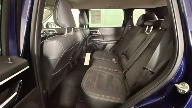 2023 Cosmic Blue Metallic Mitsubishi Outlander SE FWD SUV