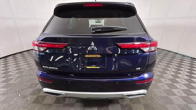 2023 Cosmic Blue Metallic Mitsubishi Outlander SE FWD SUV