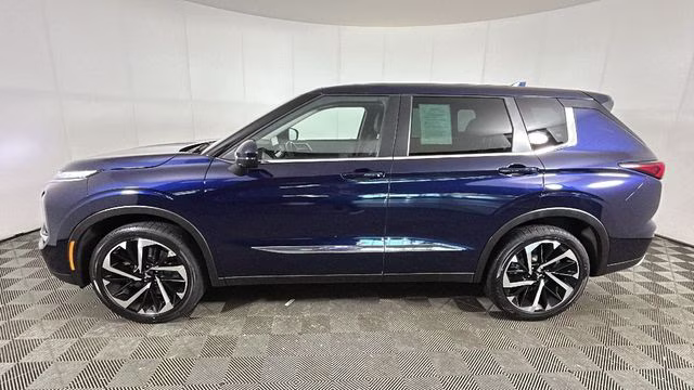2023 Cosmic Blue Metallic Mitsubishi Outlander SE FWD SUV