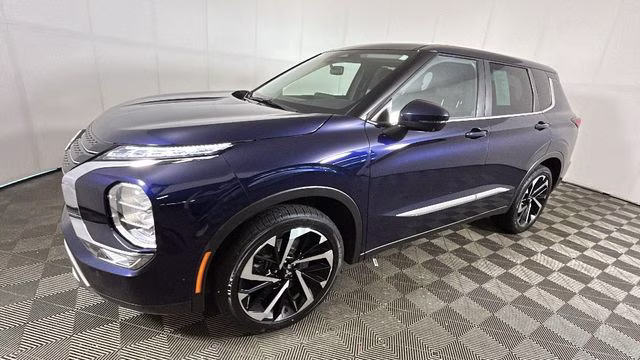 2023 Cosmic Blue Metallic Mitsubishi Outlander SE FWD SUV