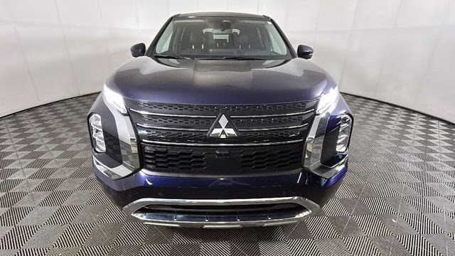 2023 Cosmic Blue Metallic Mitsubishi Outlander SE FWD SUV