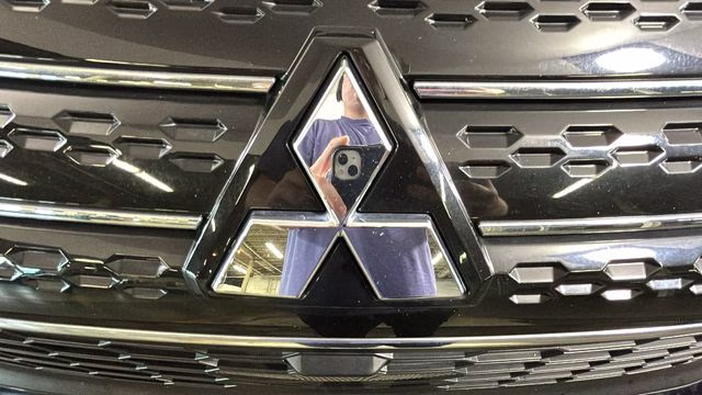 2023 Cosmic Blue Metallic Mitsubishi Outlander SE FWD SUV
