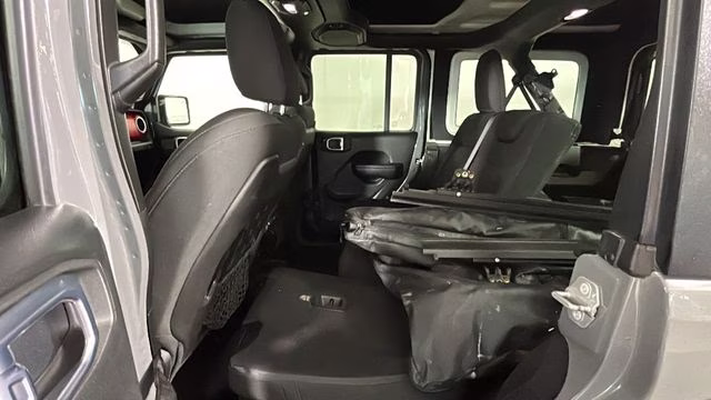 2018 Sting-Gray Clearcoat Jeep Wrangler Unlimited Rubicon 4X4 SUV