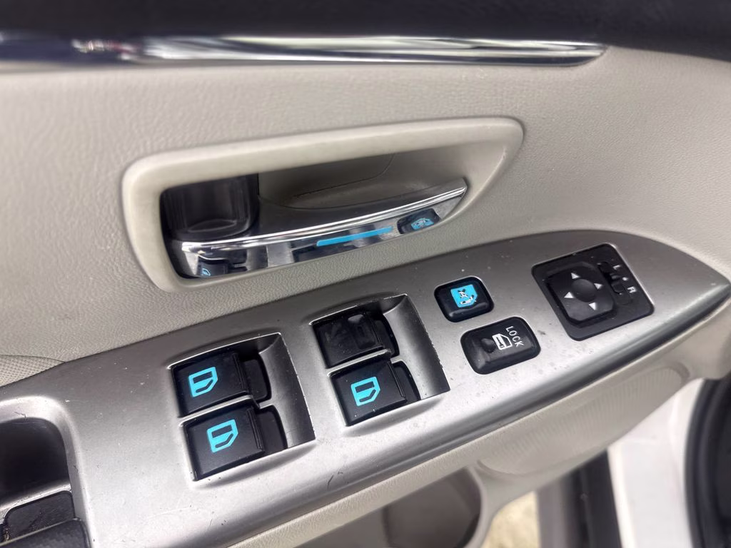 2018 Diamond White Pearl Mitsubishi Outlander Sport 2.0 ES FWD SUV
