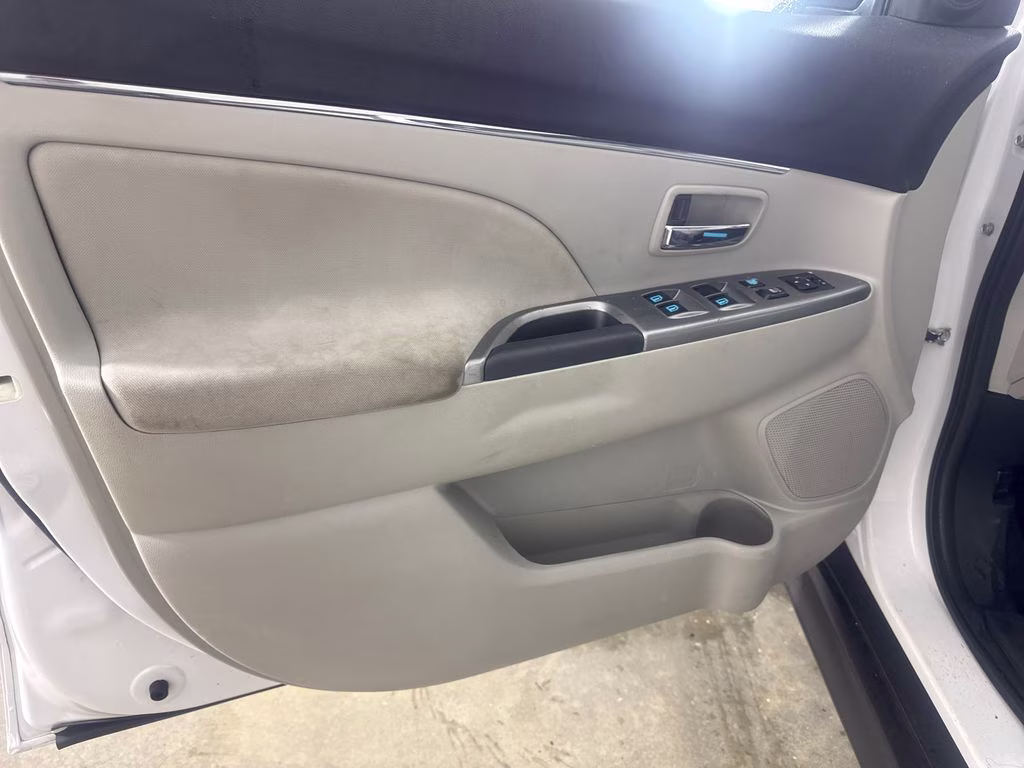 2018 Diamond White Pearl Mitsubishi Outlander Sport 2.0 ES FWD SUV