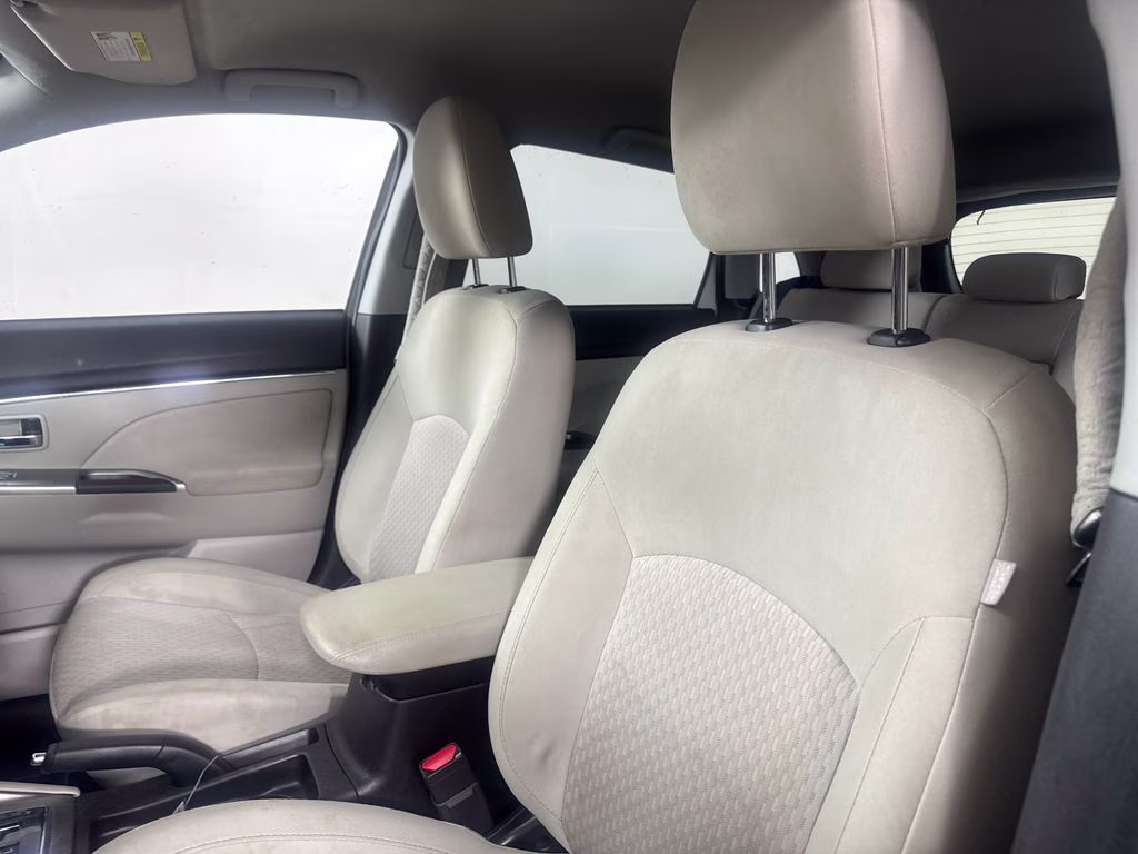 2018 Diamond White Pearl Mitsubishi Outlander Sport 2.0 ES FWD SUV