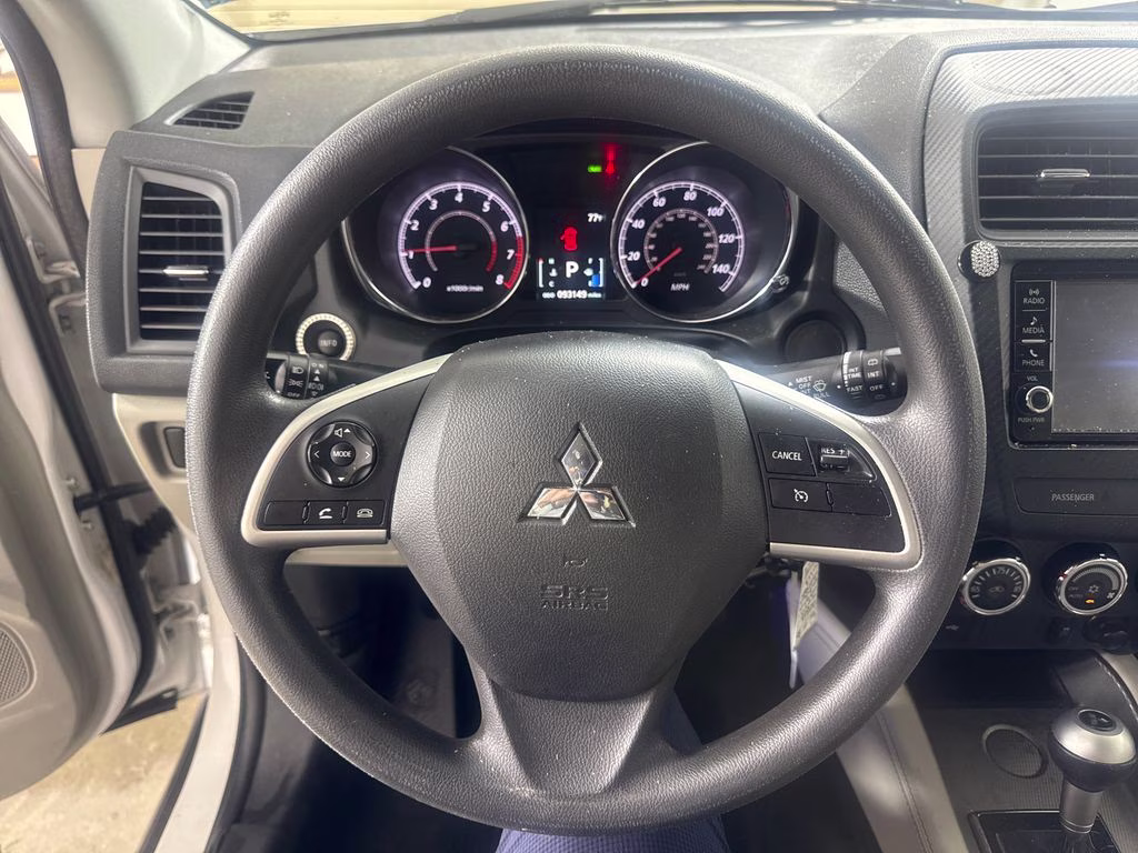 2018 Diamond White Pearl Mitsubishi Outlander Sport 2.0 ES FWD SUV