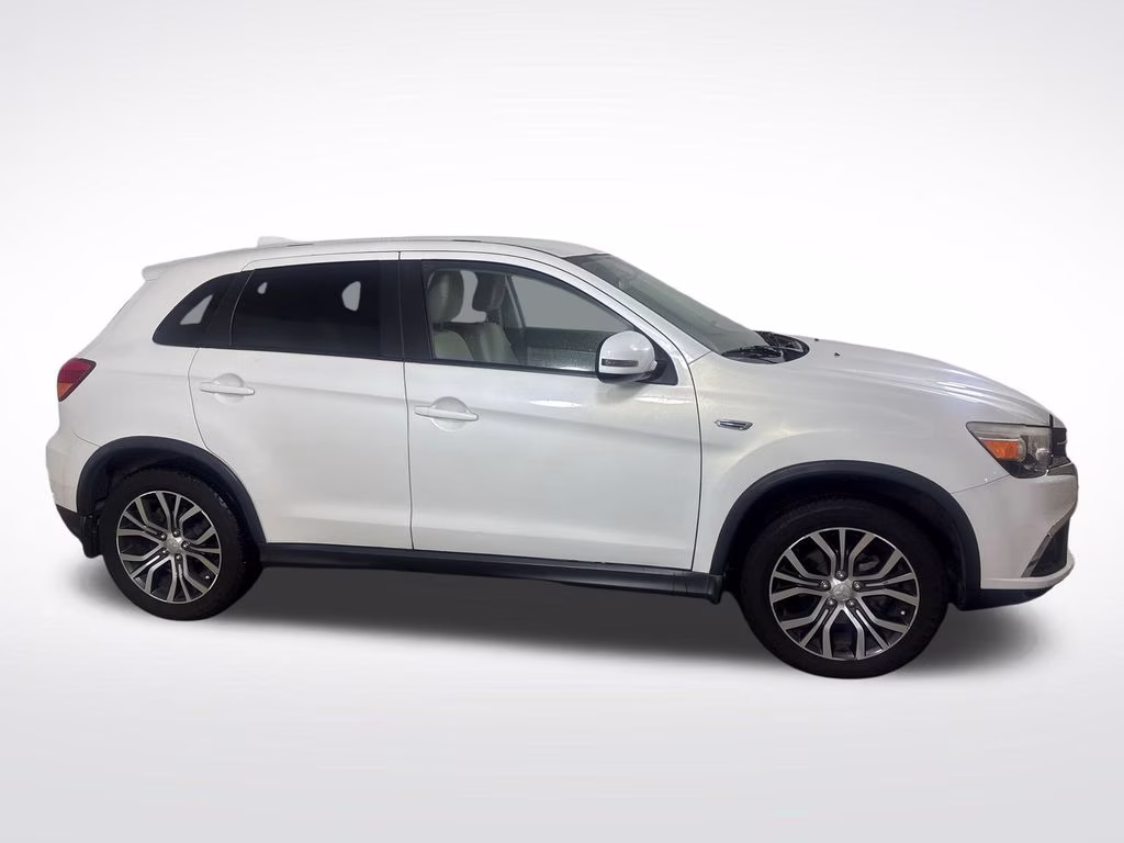 2018 Diamond White Pearl Mitsubishi Outlander Sport 2.0 ES FWD SUV