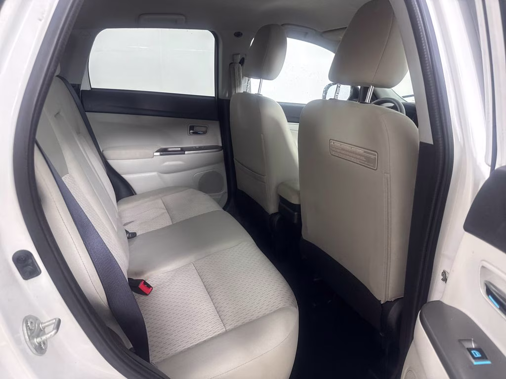 2018 Diamond White Pearl Mitsubishi Outlander Sport 2.0 ES FWD SUV