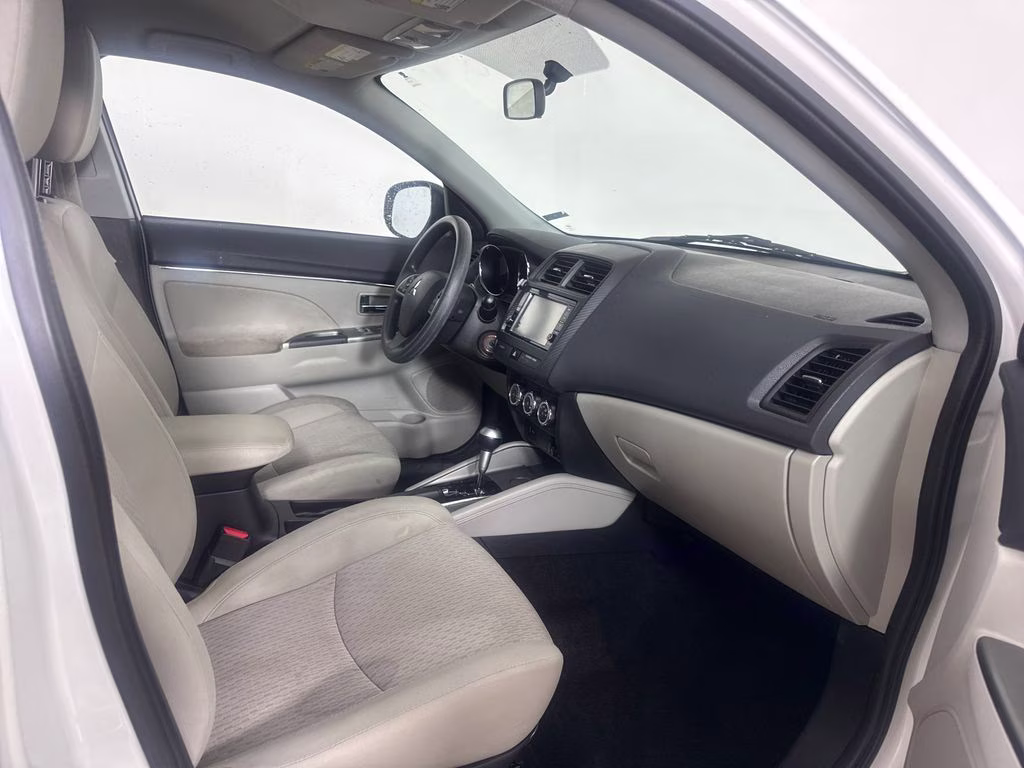 2018 Diamond White Pearl Mitsubishi Outlander Sport 2.0 ES FWD SUV