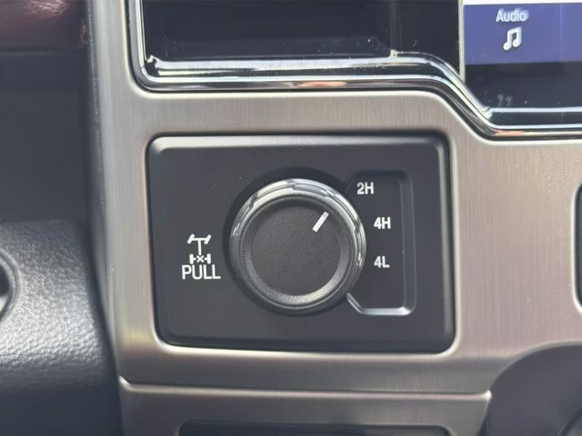 2022 White Metallic Ford Super Duty F-350 SRW Platinum 4X4 Truck