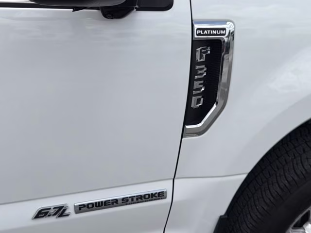 2022 White Metallic Ford Super Duty F-350 SRW Platinum 4X4 Truck
