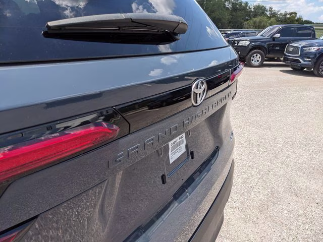 2024 Cloud Toyota Grand Highlander XLE FWD SUV
