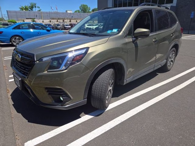 2024 Autumn Green Metallic Subaru Forester Premium AWD SUV