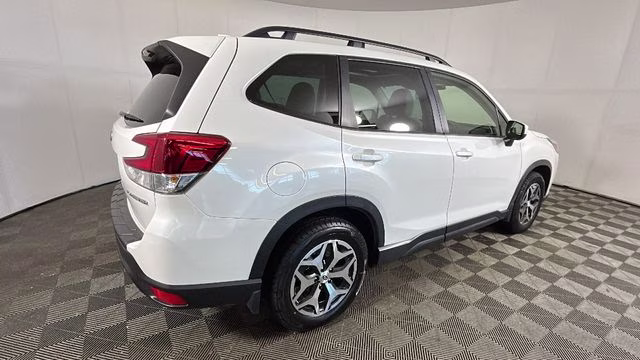 2023 Crystal White Pearl Subaru Forester Premium AWD SUV