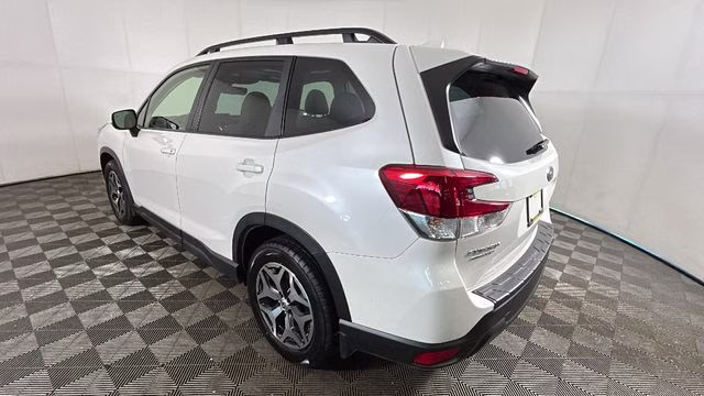2023 Crystal White Pearl Subaru Forester Premium AWD SUV