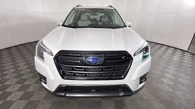 2023 Crystal White Pearl Subaru Forester Premium AWD SUV