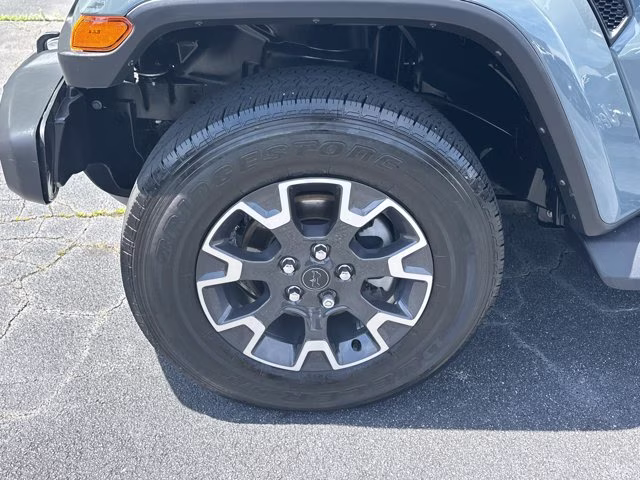 2024 Anvil Clear Coat Jeep Wrangler Sahara 4X4 Convertible