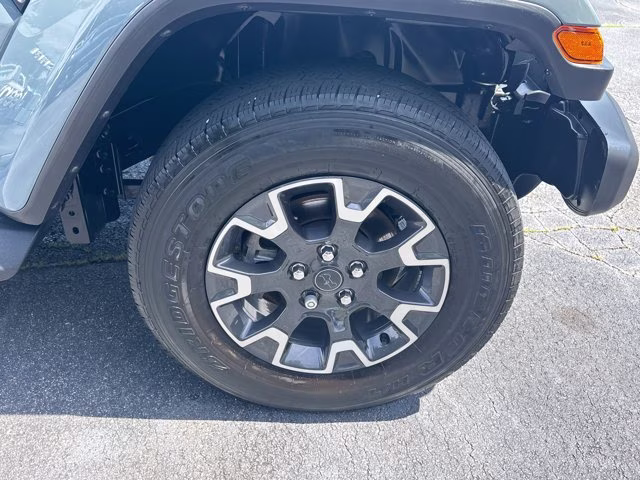 2024 Anvil Clear Coat Jeep Wrangler Sahara 4X4 Convertible