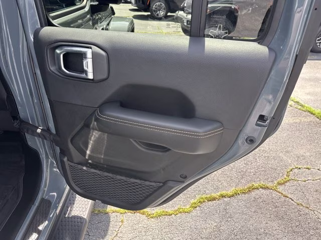 2024 Anvil Clear Coat Jeep Wrangler Sahara 4X4 Convertible