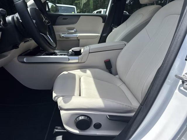 2022 White Mercedes-Benz GLB GLB 250 AWD SUV