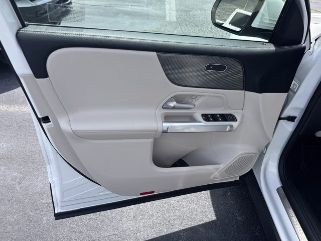 2022 White Mercedes-Benz GLB GLB 250 AWD SUV