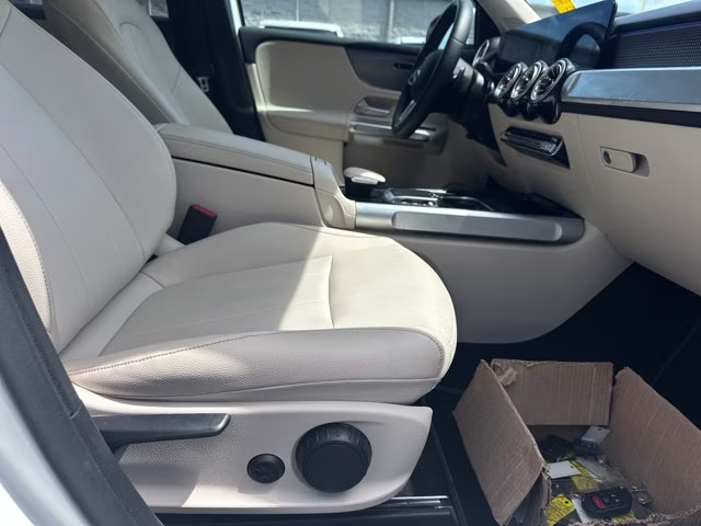 2022 White Mercedes-Benz GLB GLB 250 AWD SUV