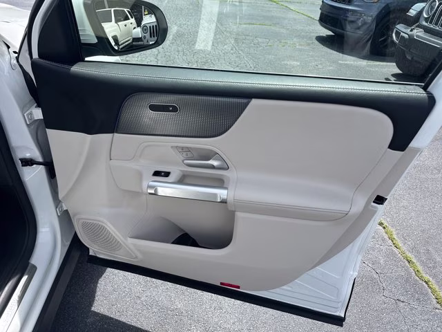 2022 White Mercedes-Benz GLB GLB 250 AWD SUV