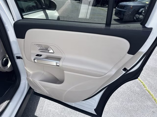2022 White Mercedes-Benz GLB GLB 250 AWD SUV