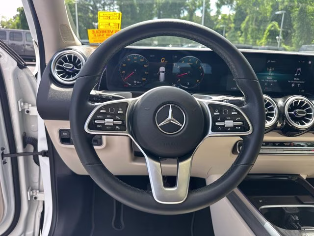 2022 White Mercedes-Benz GLB GLB 250 AWD SUV