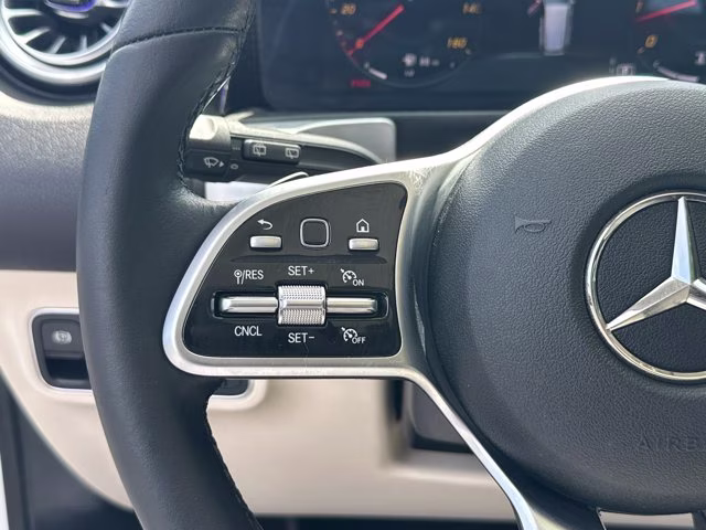 2022 White Mercedes-Benz GLB GLB 250 AWD SUV