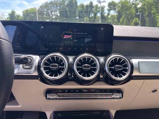 2022 White Mercedes-Benz GLB GLB 250 AWD SUV