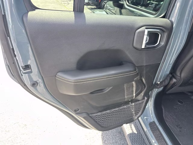 2024 Anvil Clear Coat Jeep Wrangler Sahara 4X4 Convertible