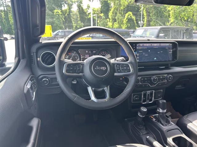 2024 Anvil Clear Coat Jeep Wrangler Sahara 4X4 Convertible